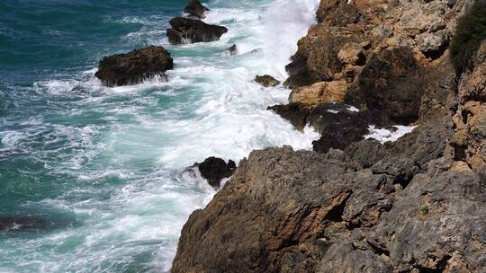 海浪拍打岩石空镜