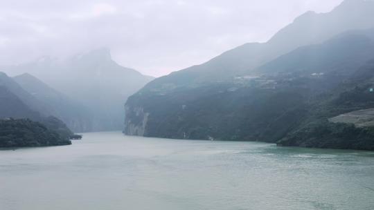 重庆奉节瞿塘峡的全景