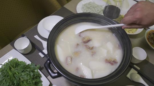 松茸炖鸡汤锅套餐