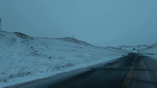 西藏旅游317国道车窗外清晨雪原视频素材模板下载