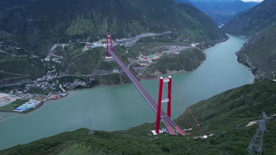 鸟瞰磅礴大气的大渡河桥4K航拍视频