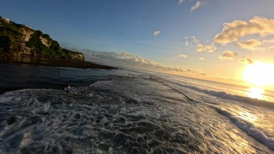 FPV无人机航拍海边日出大海日出海浪沙滩