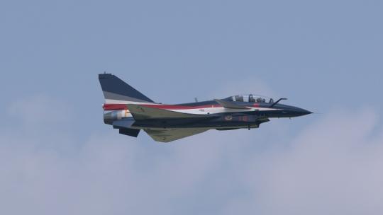 稳定：长春航展空军八一飞行表演队歼10战机