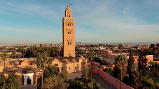 4K航拍城市建筑摩洛哥日出冬天冬季城市交通