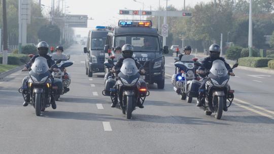 公安特警巡逻警车铁骑巡逻（含灰片视频）