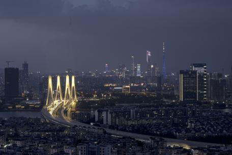 广州洛溪大桥日转夜城市风光
