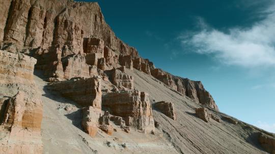 西藏旅游风光扎达土林山坡流沙