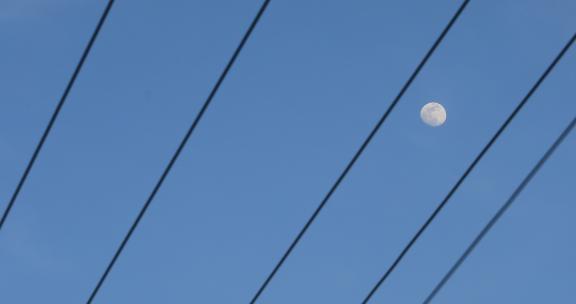 傍晚电线上面的月亮04