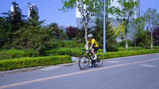 自行车 骑自行车 骑自行车休闲 骑行者视频素材模板下载