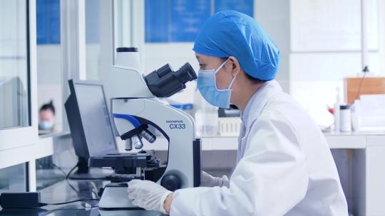 医院宣传片素材 检验科医生操作设备02