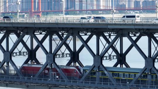 航拍武汉长江大桥汽车与火车两用桥梁