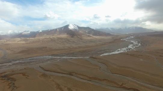 青藏高原三江源峡谷雪山航拍高清在线视频素材下载