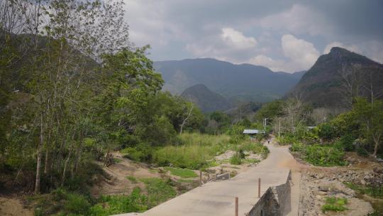 大山里的村庄山水画中国风光大地秀丽山川