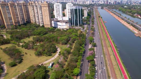 巴西圣保罗市著名的高速公路，靠近Villa Lobos公园视频素材模板下载