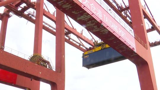 6284 集装箱 装卸货物 海港视频素材模板下载