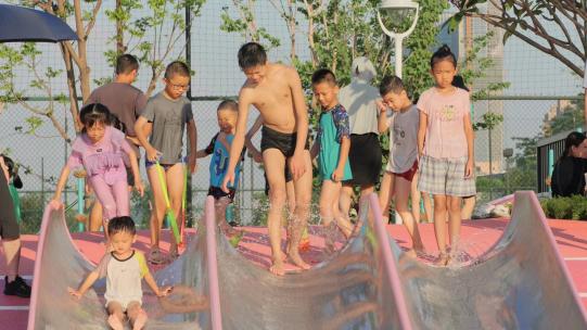 儿童玩水 小朋友暑期生活 亲子互动 夏天视频素材模板下载