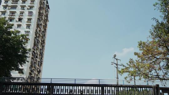 城市天桥行人视频素材模板下载