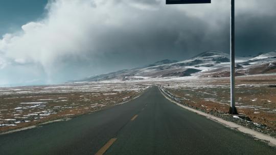 西藏旅游风光219国道车窗外乌云冈底斯山视频素材模板下载