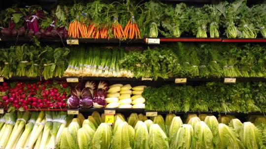 超市绿色蔬菜展示