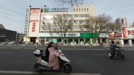 4K实拍农业银行门头延时