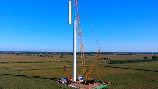 新能源风车地基建设 风力发电机塔筒安装视频素材模板下载