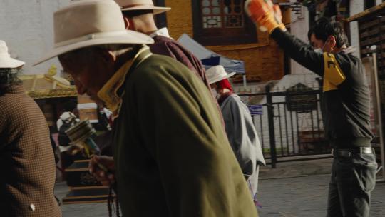 西藏大昭寺路人行走视频素材模板下载