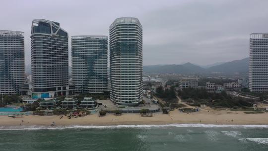 海浪沙滩海浪拍打沙滩航拍旅拍素材潮汐