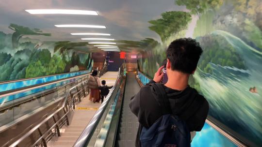 上海外滩观光隧道地铁站隧道霓虹灯观光隧道