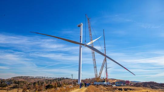 新能源风电风机建设风机吊装安装视频素材模板下载