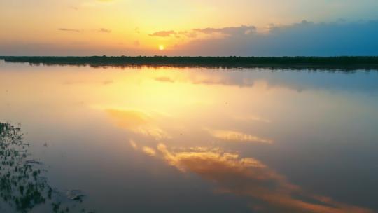 夕阳落日航拍黄河河面湿地