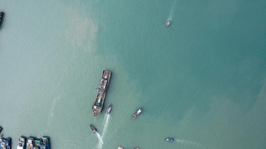 俯拍连江县海边的渔船