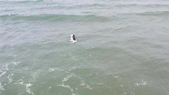 海浪沙滩海浪拍打沙滩航拍旅拍素材潮汐