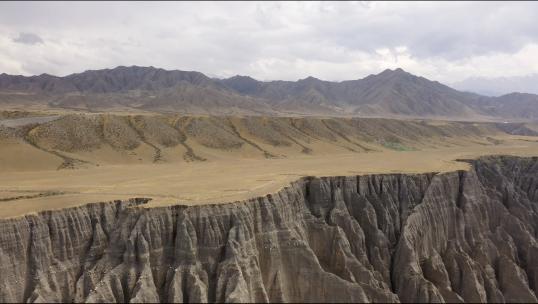 新疆大峡谷，山脉/自然风光/线条/光影航拍