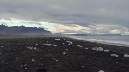 冰岛的黑色海滩