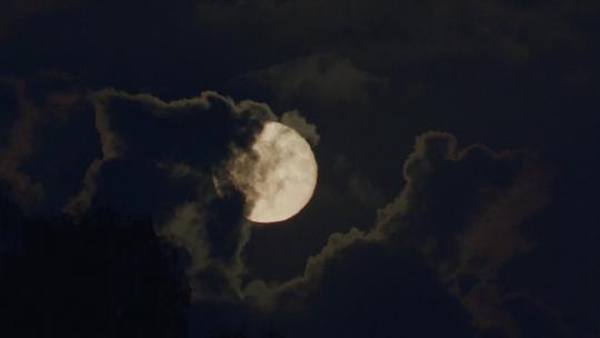 乌云月亮夜晚黑夜明月月亮视频素材模板下载