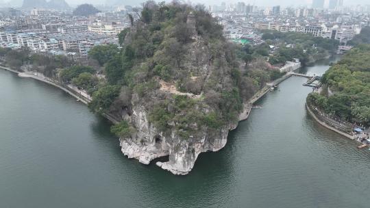 桂林象鼻山风景区风景游客船只山水航拍