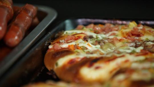 快餐食品 变焦移动镜头 烤肠 披萨