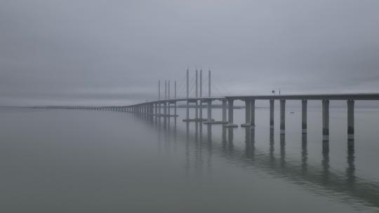 雾天胶州湾大桥航拍