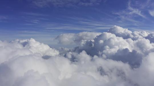 高空云层之上穿越