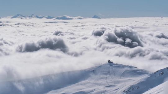 雪山山顶云海涌动延时摄影