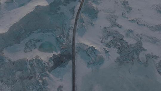 航拍雪后大漠戈壁公路视频素材模板下载