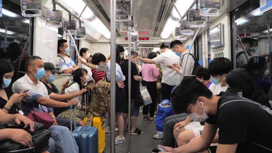 上海乘坐繁忙地铁2