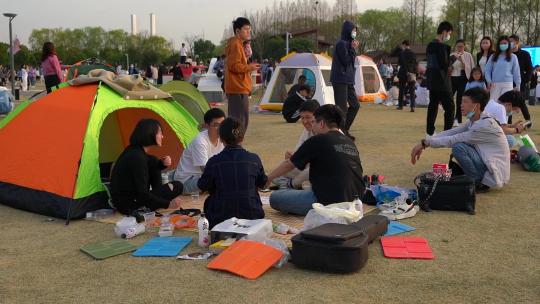 6552 鱼嘴 南京 公园 人群 放风筝视频素材模板下载