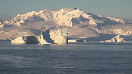 南极雪山和冰岸最美雪山北极风光冰岛冰山
