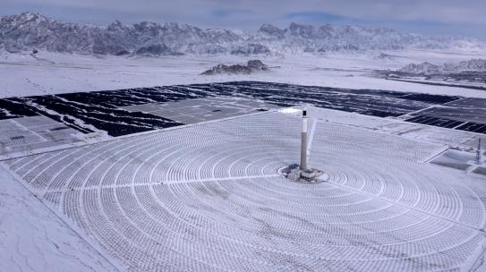 德令哈太阳能光伏发电站fpv航拍雪山雪景