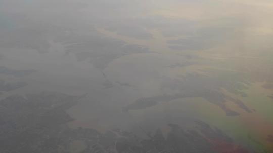 飞机窗外湖北鄂州长江流域水资源视频素材模板下载