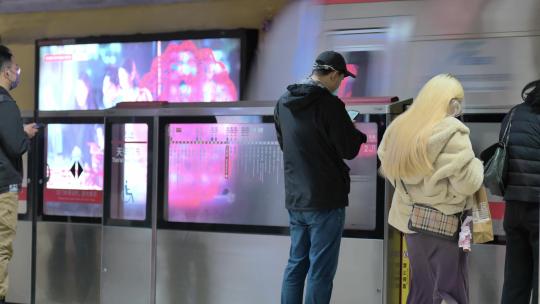 北京地铁一号线列车进站出站视频素材模板下载
