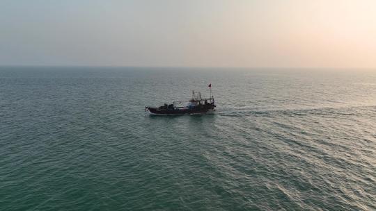 日出渔民渔船海景