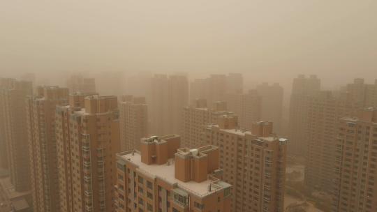 沙尘暴来袭城市建筑住宅