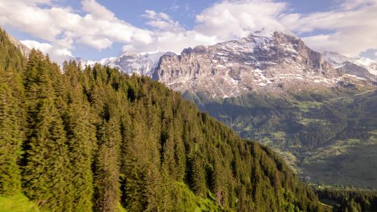 瑞士阿尔卑斯山Eiger山顶上移动的动态云超移视频素材模板下载
